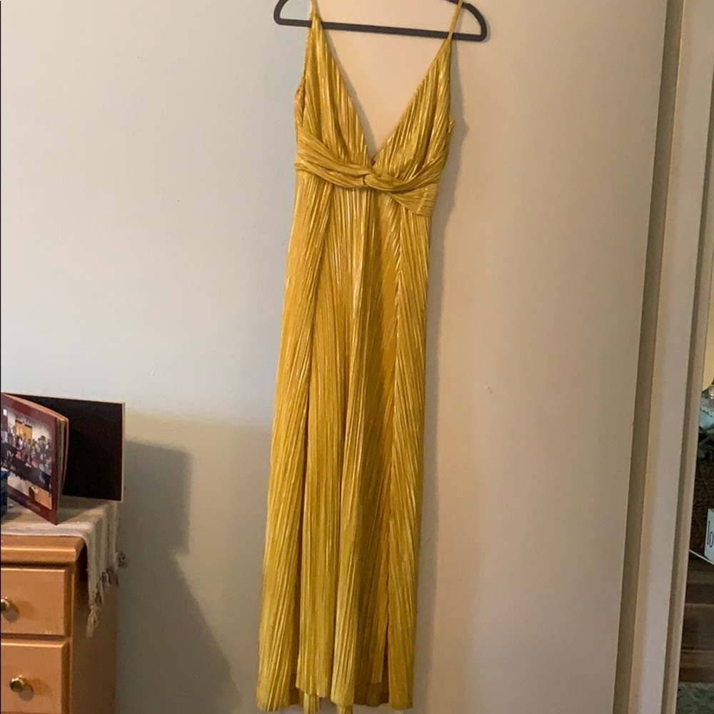 Yellow/gold floor length dress